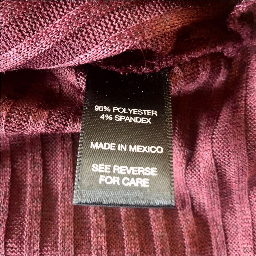 RED by BKE Buckle Maroon Ribbed Knit Sweater Size S NWT - Picture 6 of 8